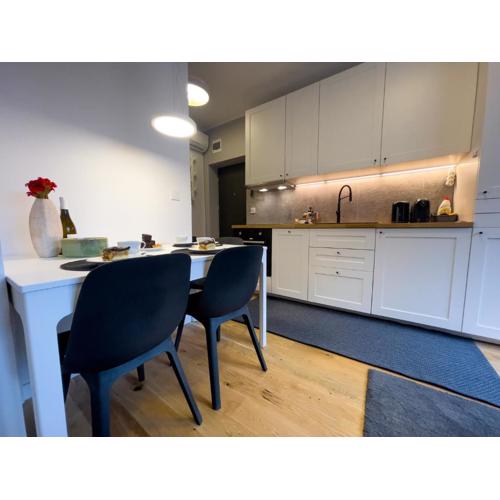 URBAN APARTMENTS STUDIO No 3A, FREE PRIVATE PARKING, Self CHECK-IN