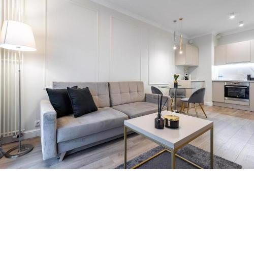 Urban Chic - Luxury Warsaw Stays - Mennica Residence - 4 Bedrooms