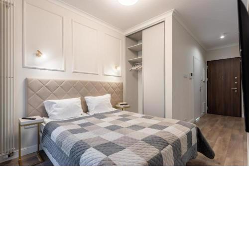 Urban Chic - Luxury Warsaw Stays -10 People- Mennica Residence