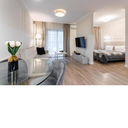 Urban Chic - Luxury Warsaw Stays -15 People- Mennica Residence