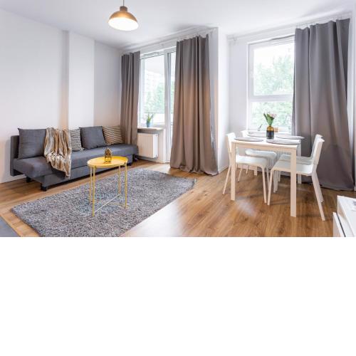 Urban Chic - Wola - Rondo ONZ - Luxury Warsaw Stays - 4 Bedrooms - Pereca street