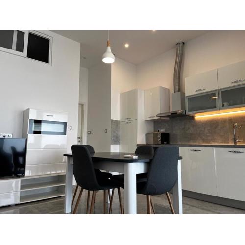 Urban Nest Lazarica - Cozy Apartment Near Beach & Center
