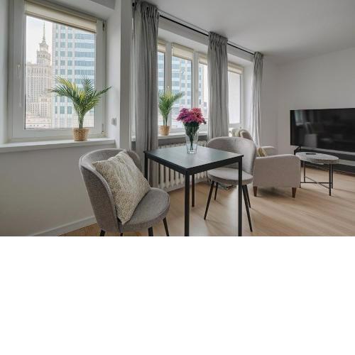 Urban Oasis Private Apartment with Palace of Culture View