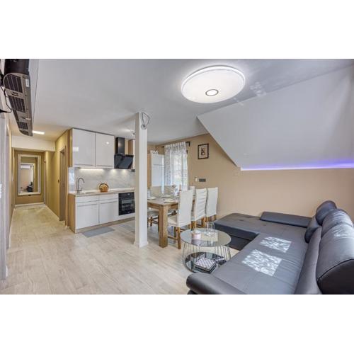 Urban Oasis With Terrace And Parking - Happy Rentals