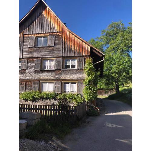 Ursprungshaus - Nuss und Traube
