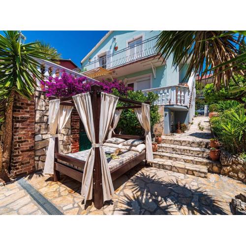 Vacation Home with Pool in Maslenica