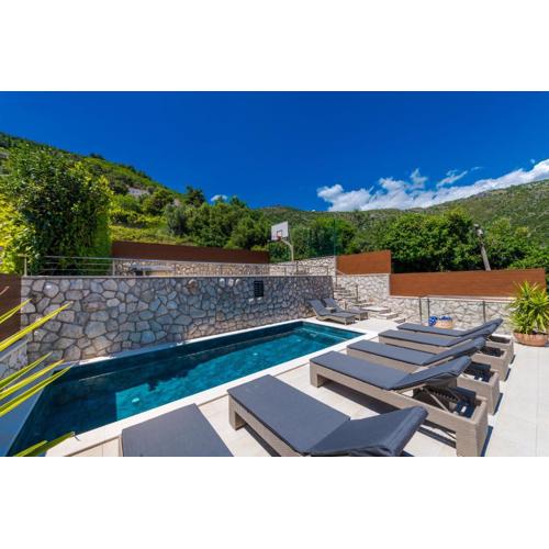 Vacation home with Private heated Pool