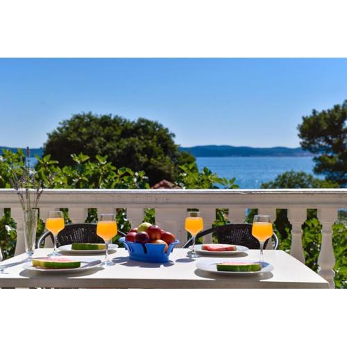 VACATION HOUSE BIBINJE ZADAR