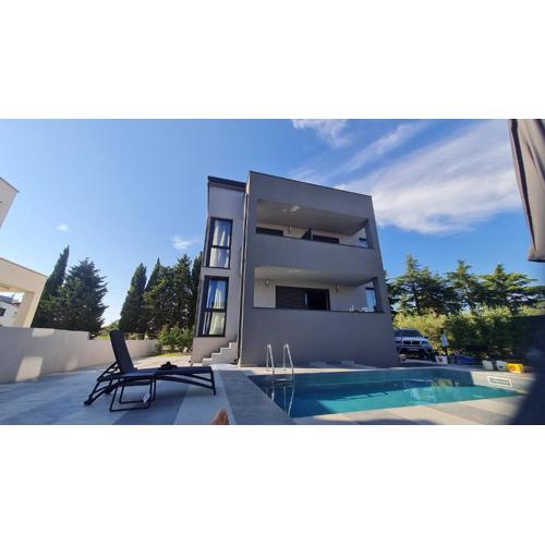 VAL22,VILLA 200 m from BEACH WITH POOL AND FITNESS