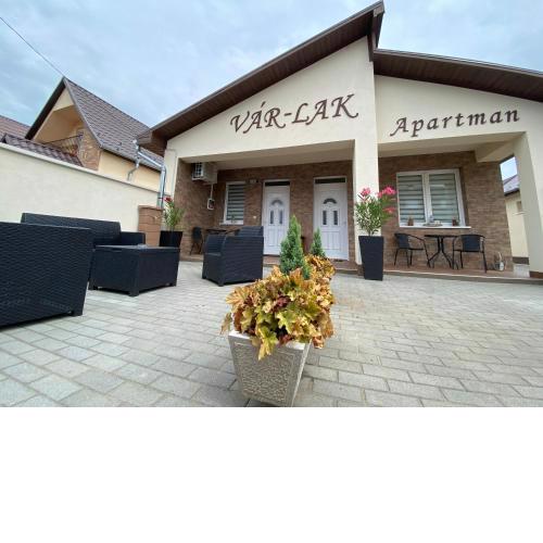 VÁR-LAK Apartman