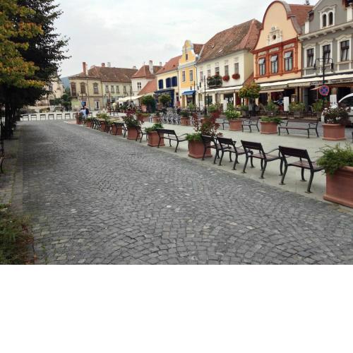 Vár-Lak