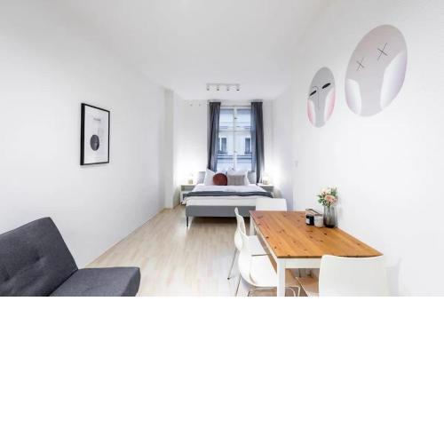Vast Central Old Town Studio For 3