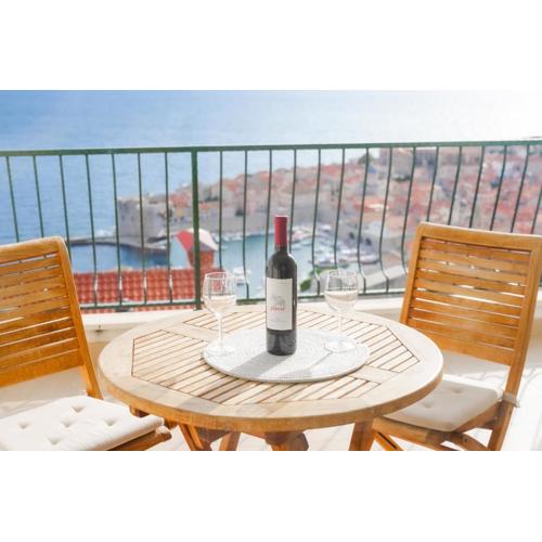 Vekarini Apartment Two-Bedroom with a View