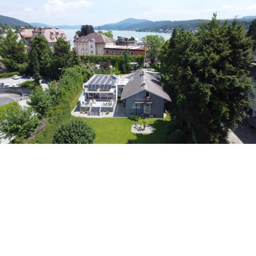 Velden - Villa right in the center with private parking
