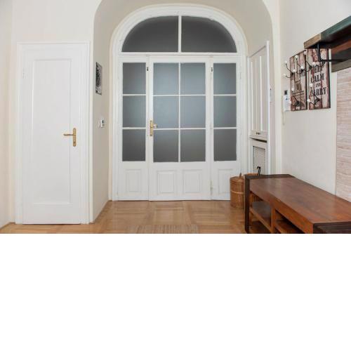 velký apartmán (145m2), v historickom centre Bratislavy na pešej zóne