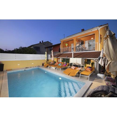 Venus Holiday House with Pool