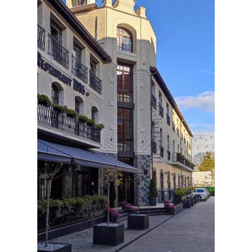 Victoria Deluxe Hotel