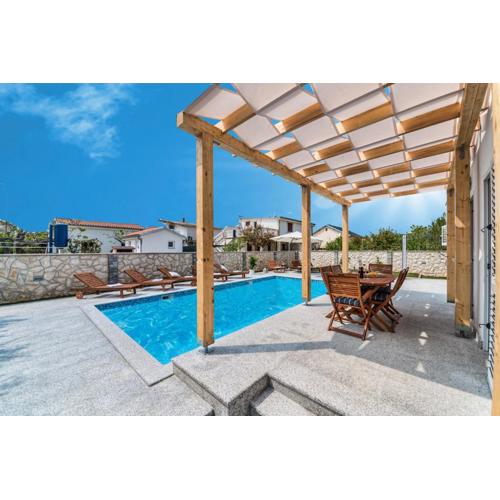 Vila Casa Nova near Queen Beach- by TA Leut Agency