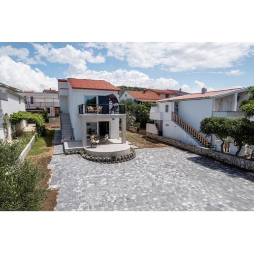 Vila Mija with two apartments- CROWONDER LUXURY RENT
