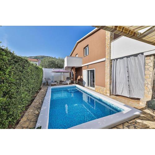 Vila Paško with private pool