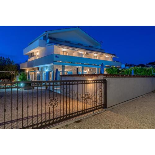VILA SENTIO MARE-Apartments Livaić Željko