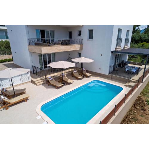 Villa 3D by the Sea with pool and included breakfast
