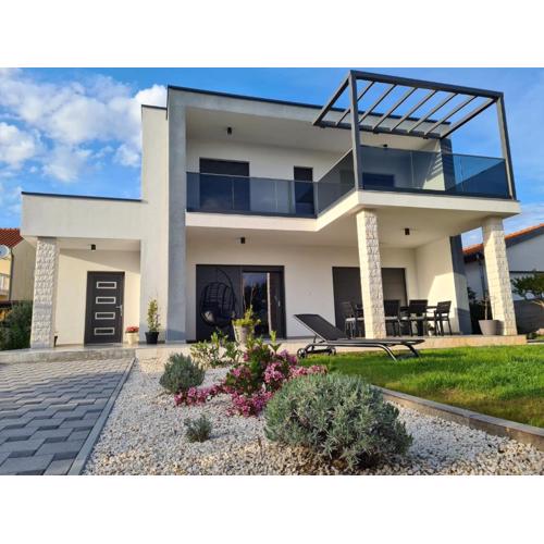 Villa Adria near Šibenik, 90 meters from the sea
