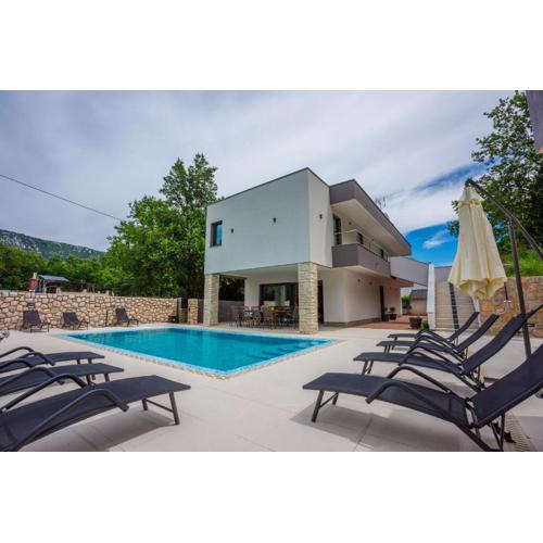 Villa Adry