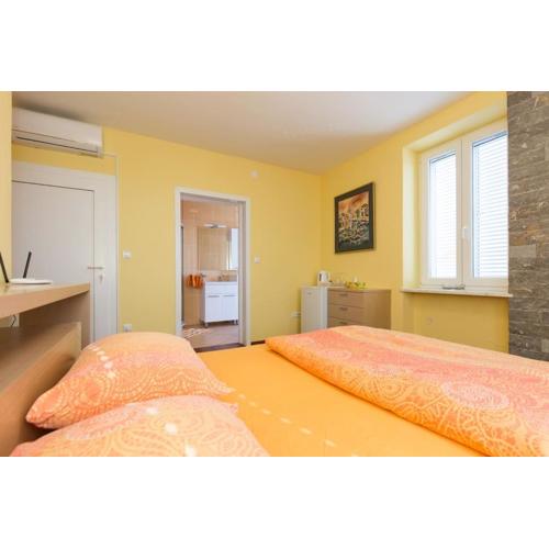 Villa Ajda - Orange room