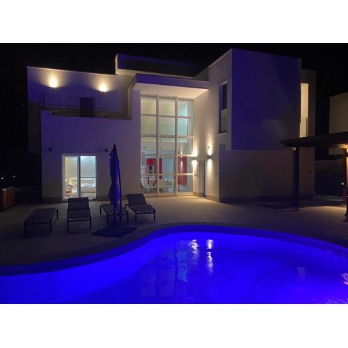 Villa Alana GANZE VILLA - POOL - SAUNA - JACUZZI 200m2