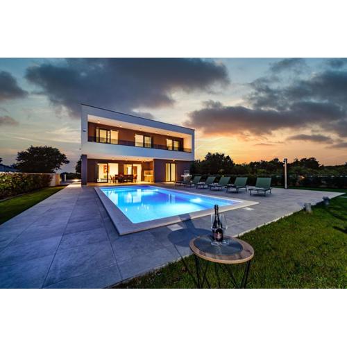 Villa Alba, a luxurious and beautiful villa near the sea