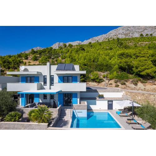 Villa Allegra with 32msq heated pool, 300m far from sandy beaches, open sea view