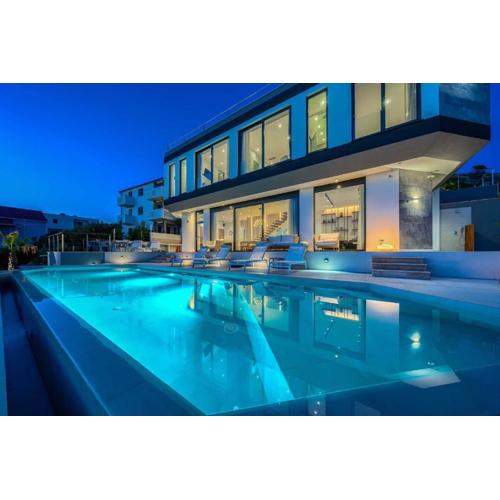 Villa Allina, 5-Bedroom Villa with Panoramic Views, Heated Pool