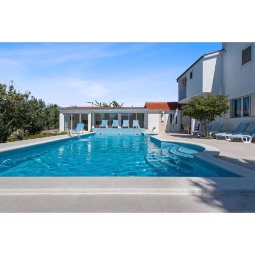 Villa Almas - Heated Pool, Sauna, Gym and Tennis Court