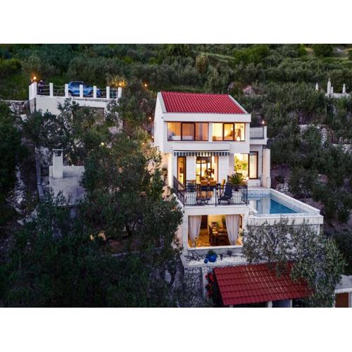 Villa Amare, Makarska with pool and garden