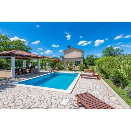 Villa Ana, a tranquil pool villa close to the beach