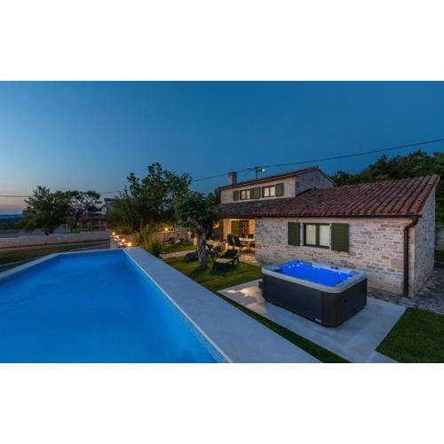 Villa Ana Rita for 6 people - beautiful rustical villa with heated pool & jacuzzi in Central Istria