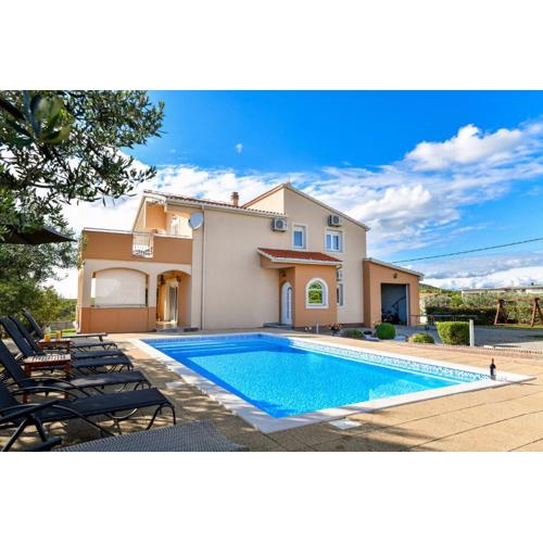 Villa Andrea with private heathed pool