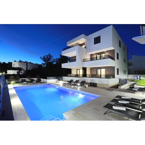 Villa Ankora 2 with heated pool