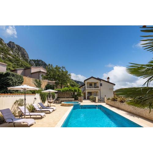 Villa Anna With Private Pool And Garden - Happy Rentals