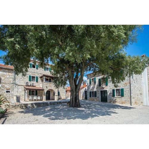 Villa Antonci-18, pool, 3 houses, jacuzzi, private territory