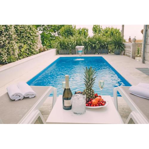 Villa Ardura - island holiday residence **** Bol. Island Brač