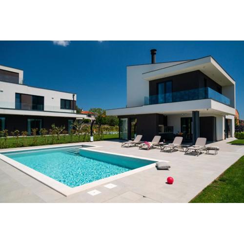 Villa Arestea near Pula with sea view, wellness & playground