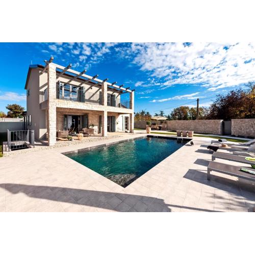 Villa Art Renata with Pool & Sauna