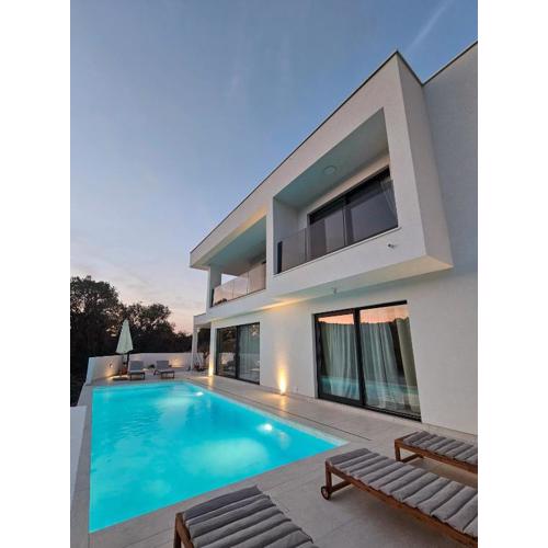 Villa Artemis II