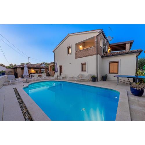 Villa Artist