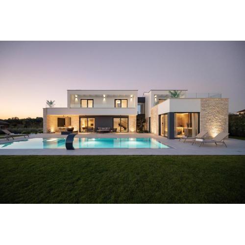 Villa Asmoa for 8 people near Porec with 45 m2 heated pool, wellness & sea view