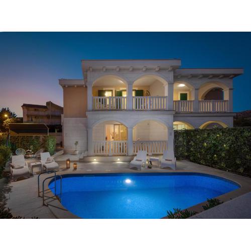 Villa Authentica with Heated Pool