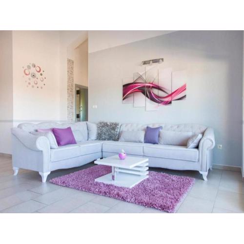 Villa Ava - Five Bedroom Villa with Swimming pool