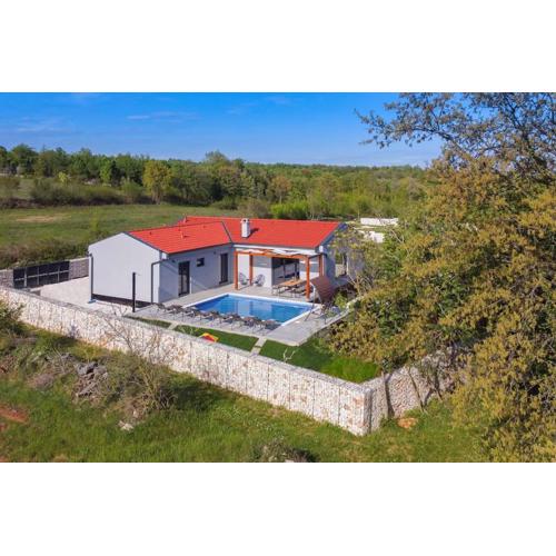 Villa Balun in Orihi - 3 bedrooms - pool - garden - sauna